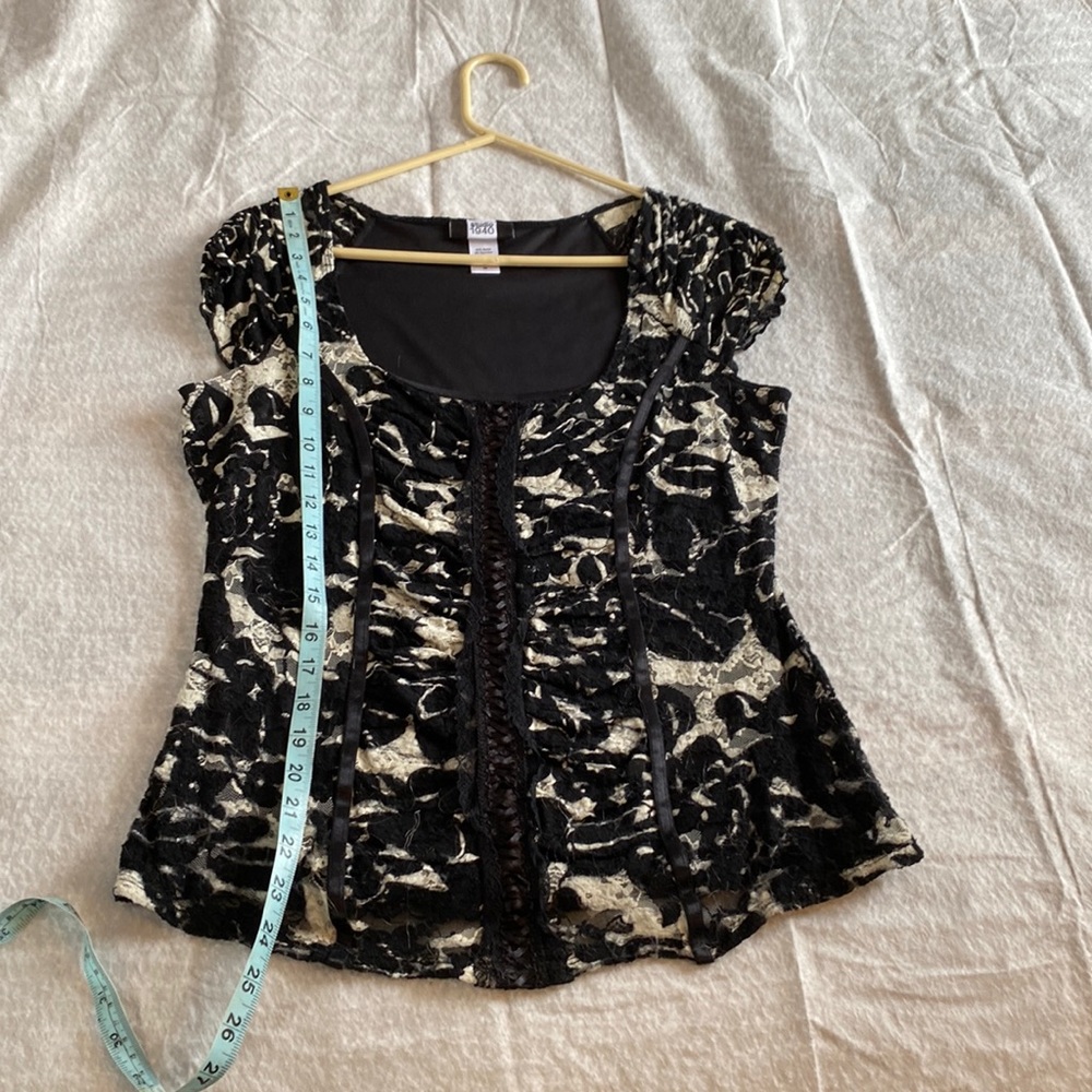 Studio 1940 Black and white lace stretch corset type top